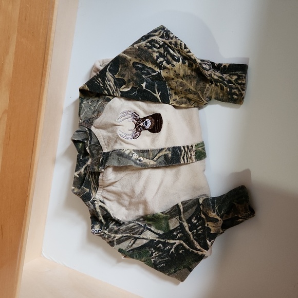 Carhartt, Cabela's & John Deere triple bodysuit + hat baby lot - Picture 2 of 11